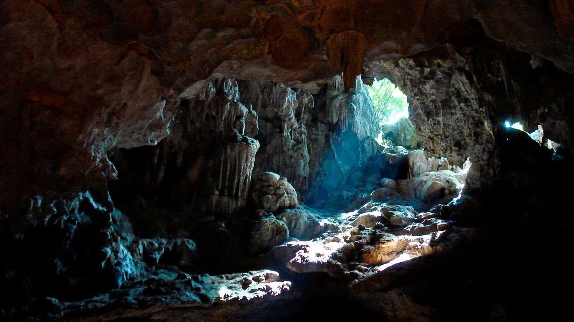 Казахская пещера картинка