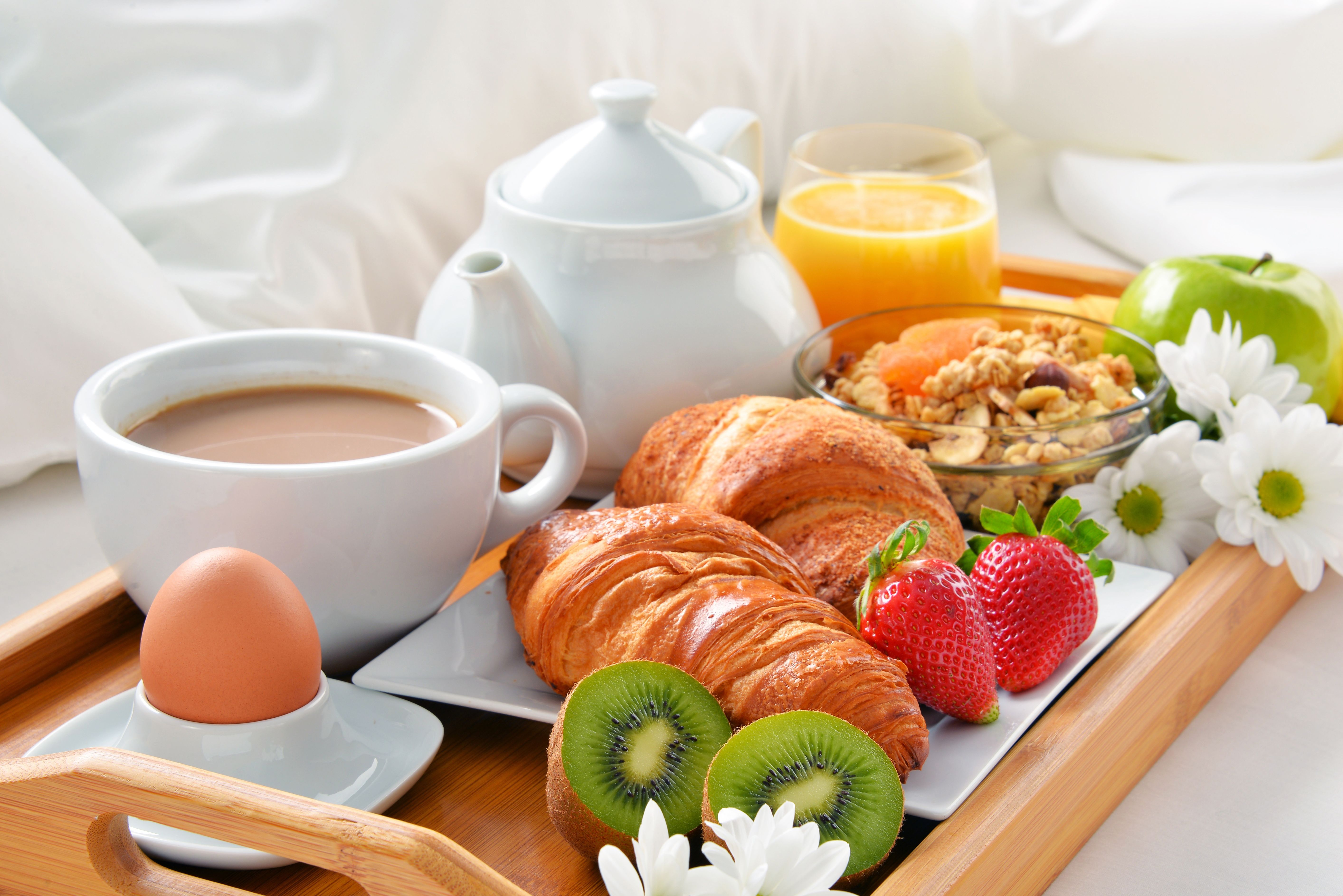 Картинки утро. Красивый завтрак. Утренний завтрак. Аппетитный завтрак. Завтрак с кофе.