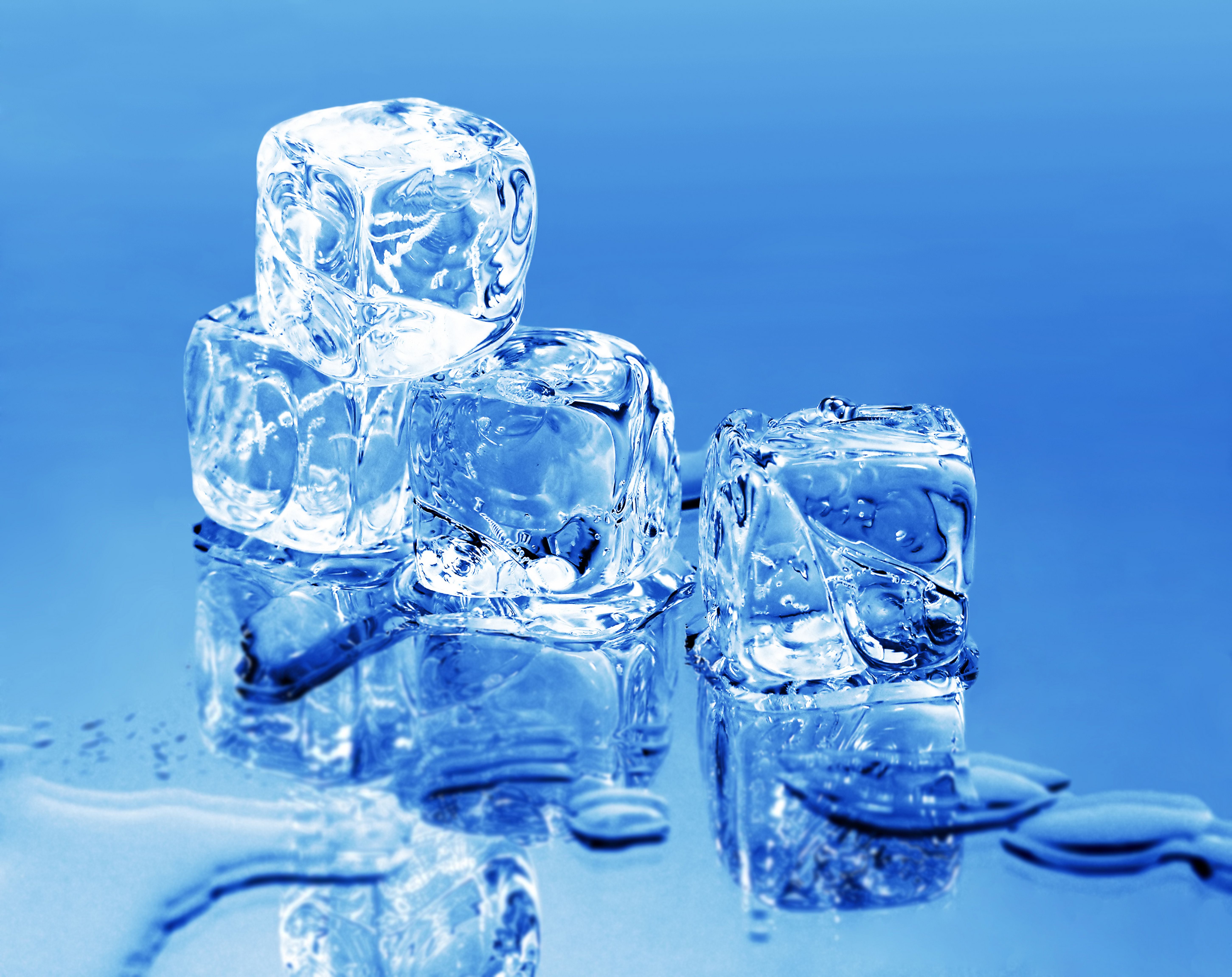 Кусочки льда песня. Ice Cube лед Water. Ice Cube кубик льда. Кусочки льда. Твердая вода.