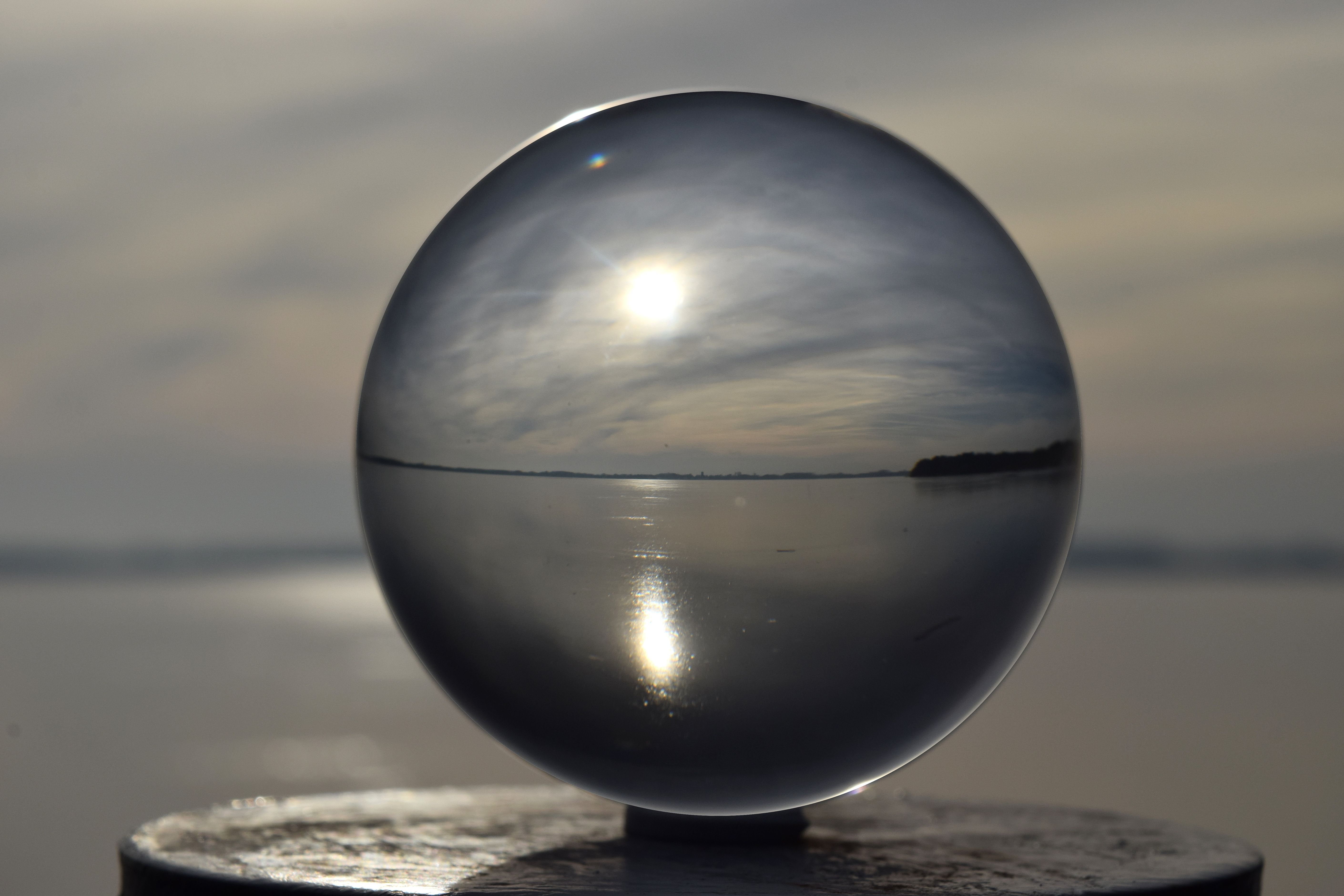 Шар идеальная форма. Шар стеклянный. Идеальный шар. Хрустальный шар. Стеклянный шар с водой.